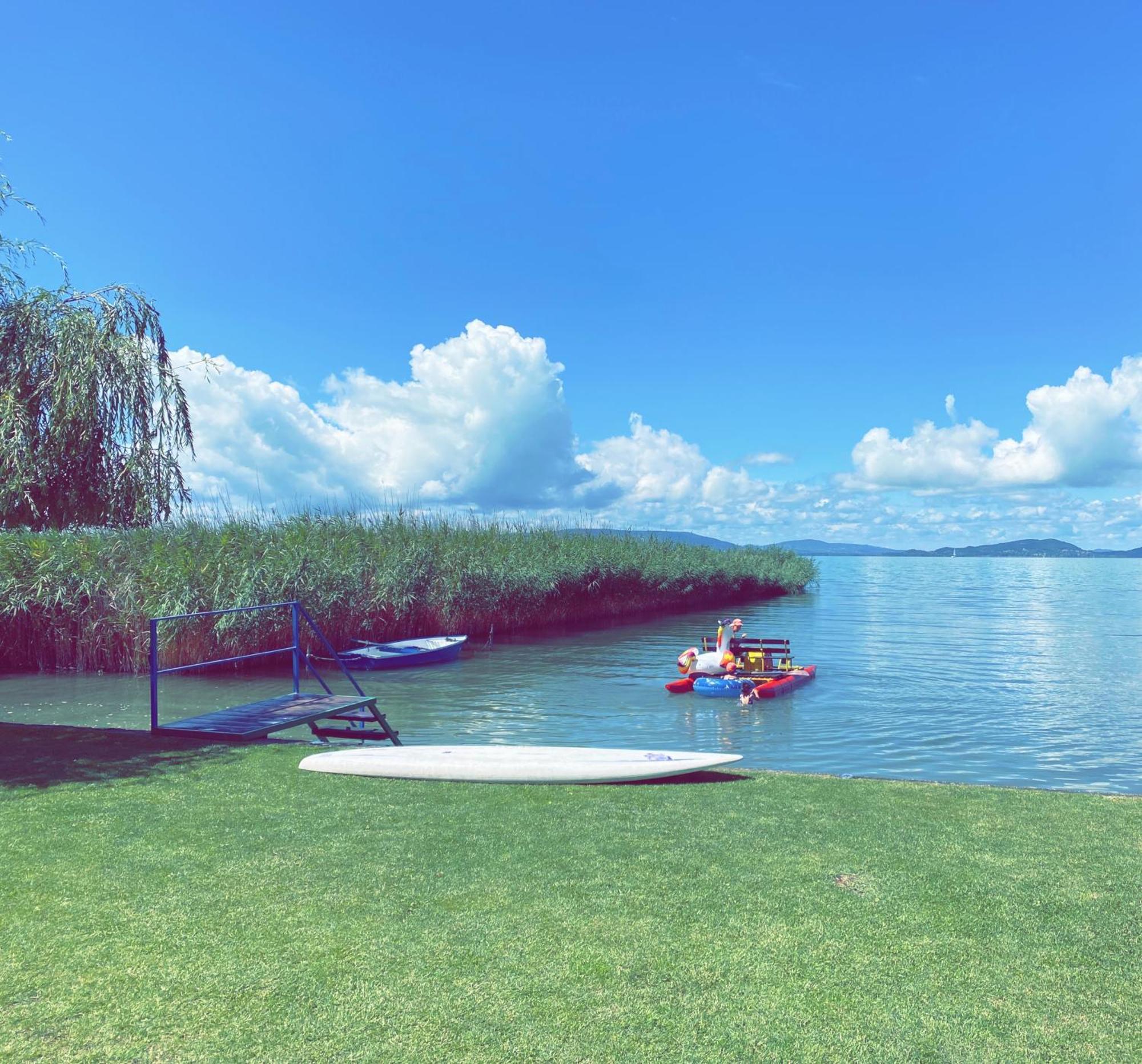 Balaton a kertben - Közvetlen vízparti apartmanok, csodálatos panorámával Balatonfenyves Exterior foto
