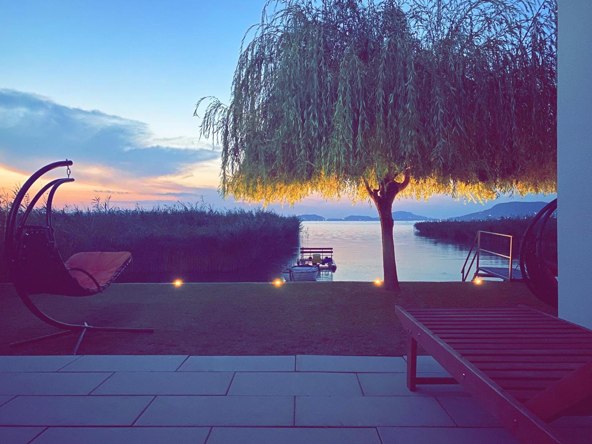 Balaton a kertben - Közvetlen vízparti apartmanok, csodálatos panorámával Balatonfenyves Quarto foto