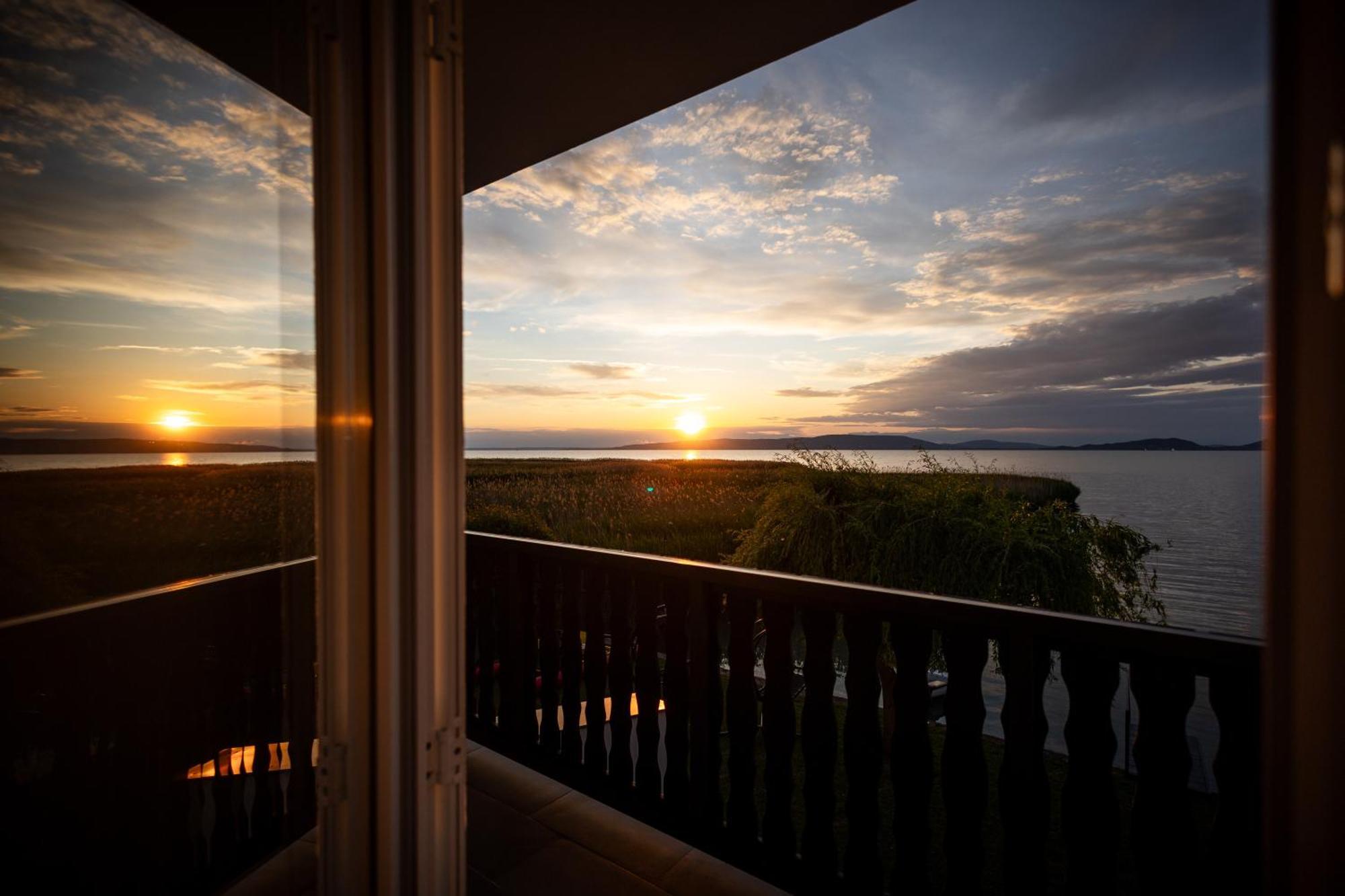 Balaton a kertben - Közvetlen vízparti apartmanok, csodálatos panorámával Balatonfenyves Exterior foto