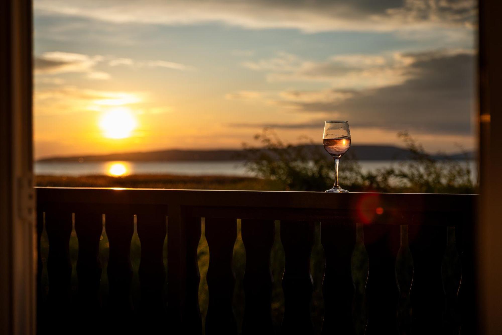 Balaton a kertben - Közvetlen vízparti apartmanok, csodálatos panorámával Balatonfenyves Exterior foto