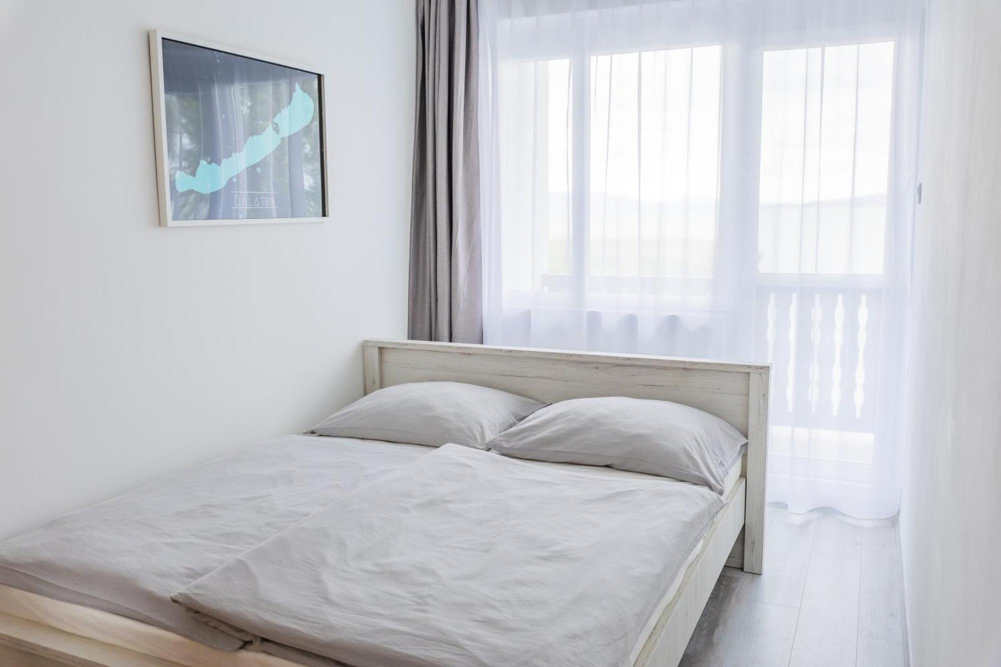 Balaton a kertben - Közvetlen vízparti apartmanok, csodálatos panorámával Balatonfenyves Quarto foto