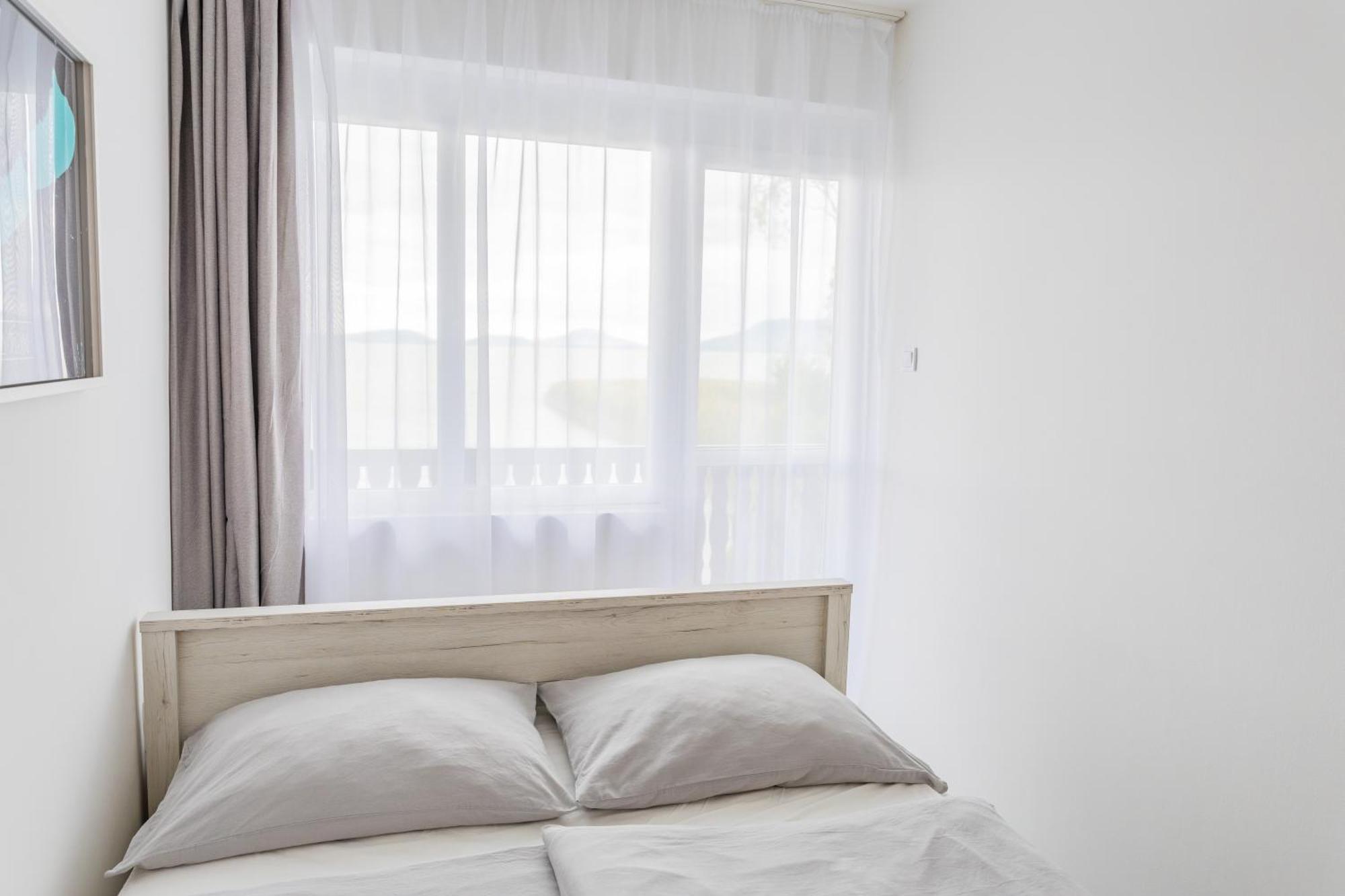 Balaton a kertben - Közvetlen vízparti apartmanok, csodálatos panorámával Balatonfenyves Quarto foto